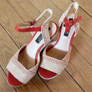 Isaac Mizrahi Highline United size 6.5 wedge